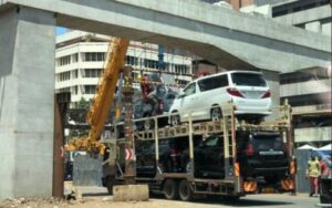 A flatbed truck stuck under Nairobi Expressway Bridge at Haille Selassie roundabout on Sunday, October 31, 2021.