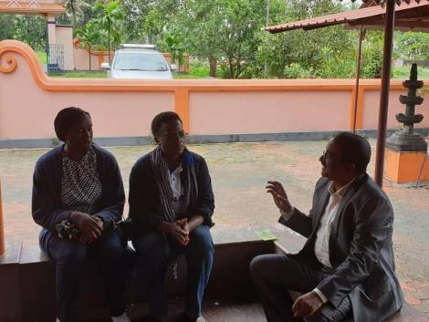 Raila Odingaâ€™s well-wisher Mr Byragoni Sreenivas Goud (right) speaks with Rosemary Odinga (left) in India
