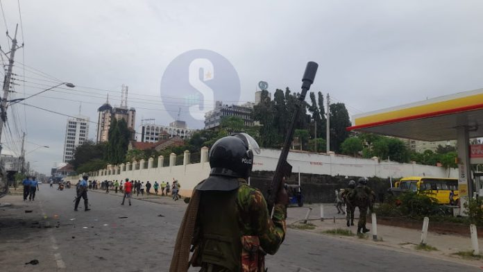 Police keeping guard to ward off protesters in Mombasa CBD on July 2, 2024