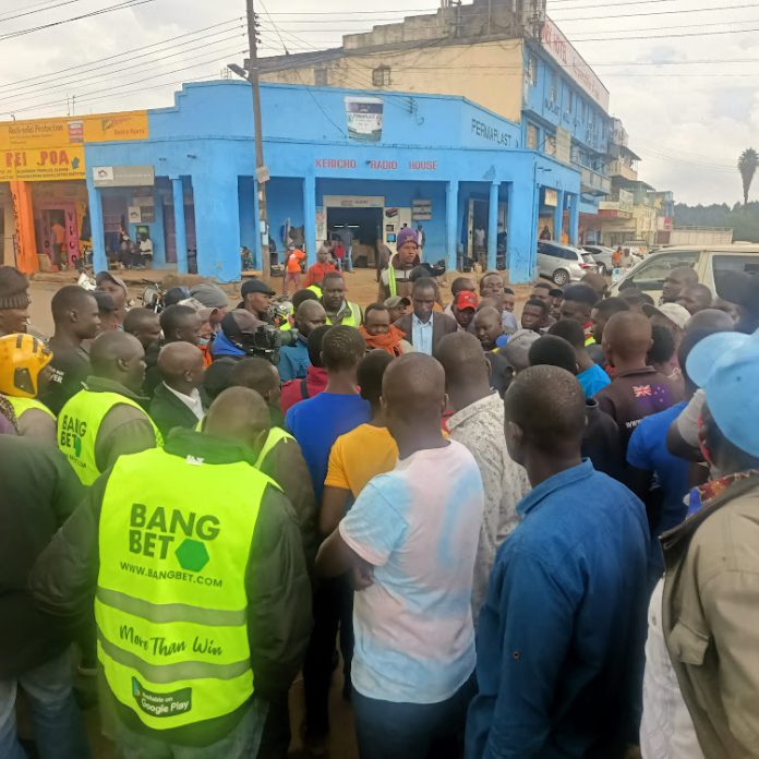 Peaceful demonstrators addressing journalists in Kericho town after chasing away a section of hired goons during the Gen-Zs demos at KCC round about, Kericho town Tuesday, July 16, 2024