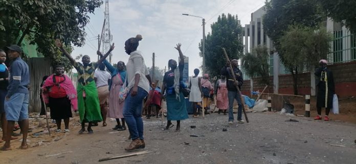 Small scale traders protesting along the streets following destruction of their businesses by vandals (IMAGE BY MAGATI OBEBO)